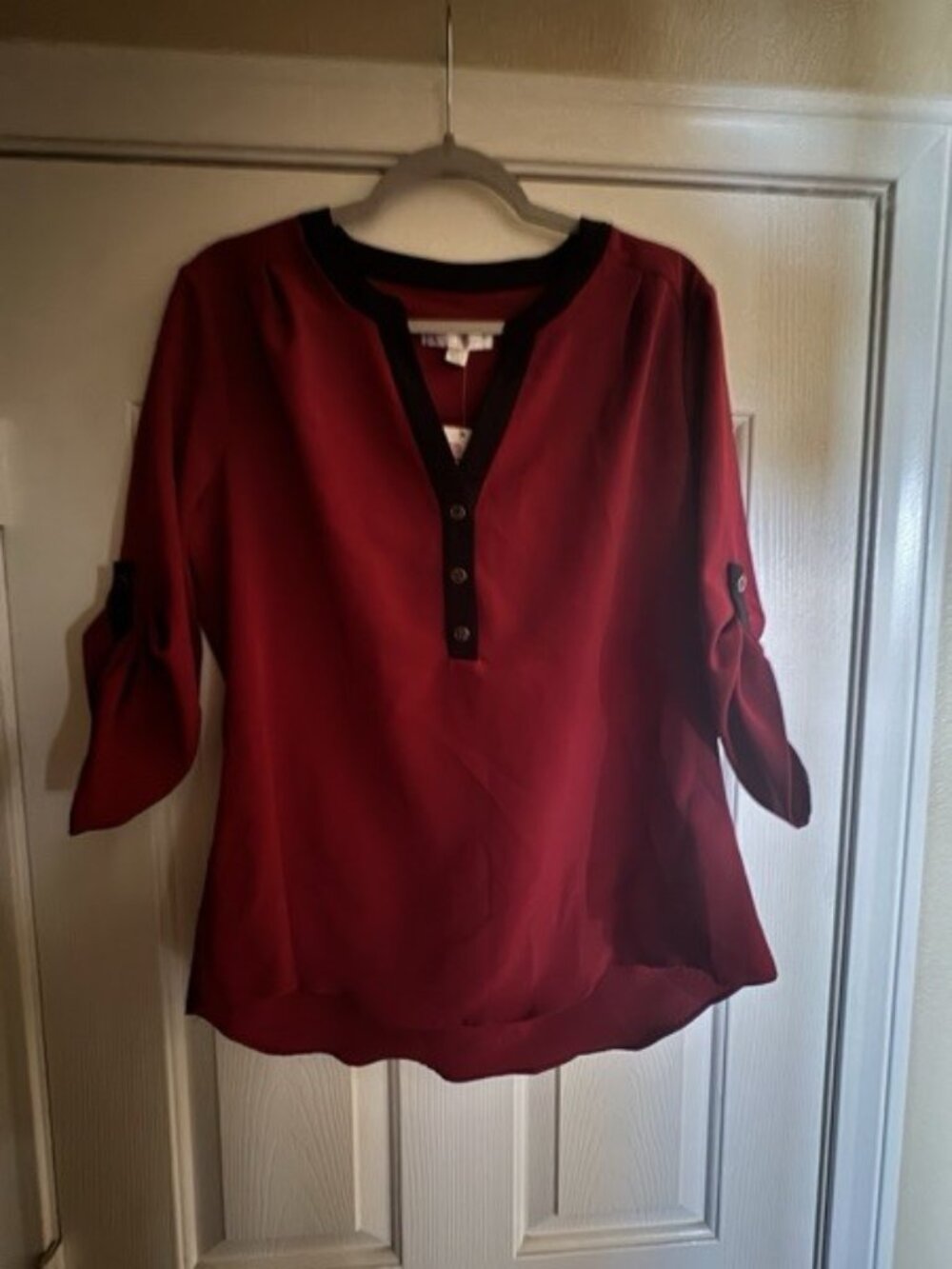 Lilac Bloom Women's Red Solid V-Neck Button Blouse 3/4 Sleeve Size L